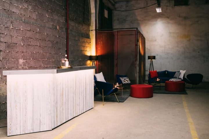WHITE WOOD BAR B