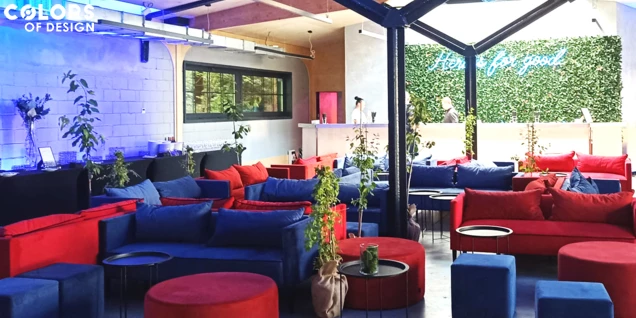 Chill-Zone in Marineblau und Rot